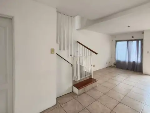 Casa en Alquiler con 1 cochera