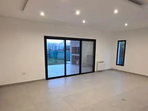 Casa en venta 4 ambientes  Santa Elisa