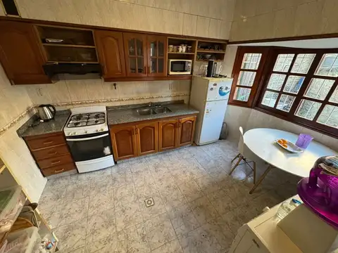 CASA 4 AMB / COCHERA / PATIO / EN MUY BUEN ESTADO