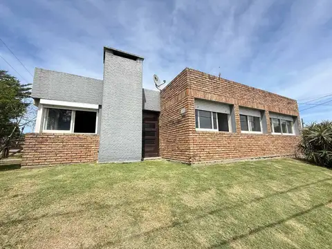 VENTA casa SAUCE 3 dormitorio garage jardín fondo