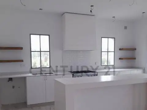 Venta de Casa de 5 Ambientes en Puertos / Araucarias, Escobar