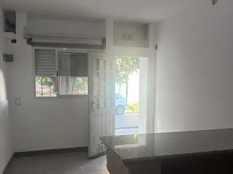 Depto Tipo Casa en Alquiler de 2 ambientes