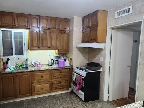 Departamento 6 ambientes con 2 baños