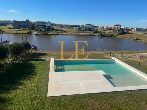 Casa 5 ambientes con 3 baños