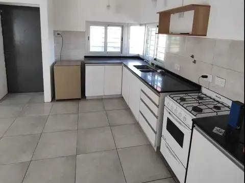 Casa en Alquiler con 1 cochera