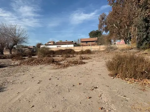 Terreno de 1.100 m2, sobre Libertador, Santa Lucia