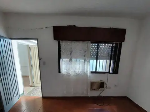 Casa al frente, 2 dormitorios con patio y terraza