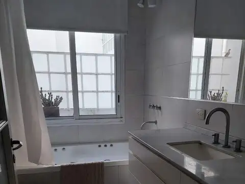 Departamento 8 ambientes con 2 baños