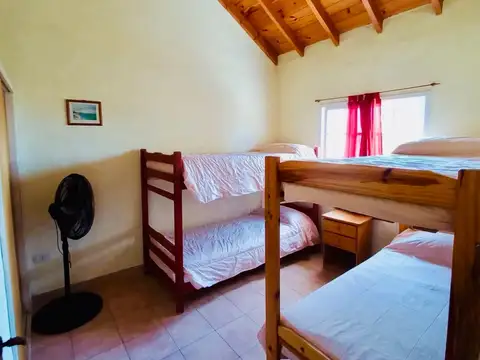 Casa 6 ambientes con 2 baños