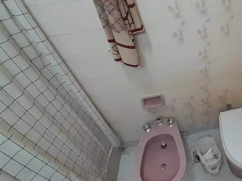 Casa 6 ambientes con 2 baños