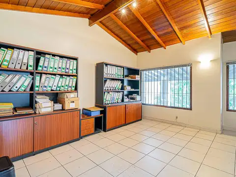 VENTA Oficina Local Galería Comercial Baño Primer Piso Accesos en Boulogne