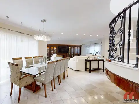 Casa en Venta con 4 cocheras