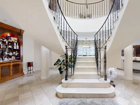 Casa en Venta en La Rotonda, USD 1.600.000