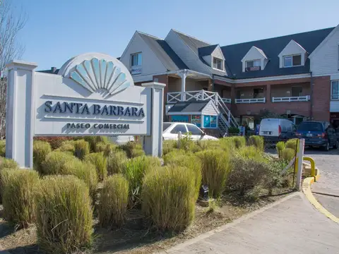 Casa en venta en Santa Bárbara con costa a la laguna
