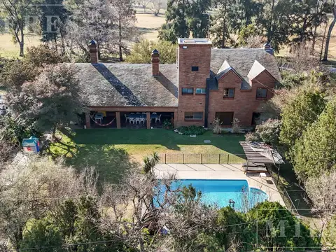 Casa en venta sobre doble lote con vista al golf  en El Nautico Escobar