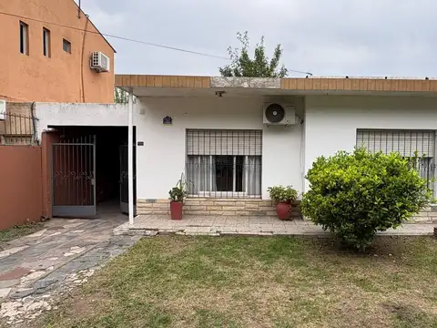 Venta, Casa, 3 Ambientes, Apto Crédito, Cochera, Jardín, Merlo