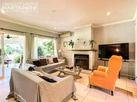 Casa en Venta con 3 cocheras