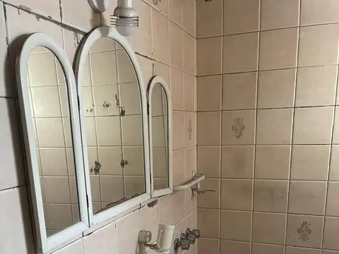 CASA A REFACCIONAR CON EXCELENTE LOTE