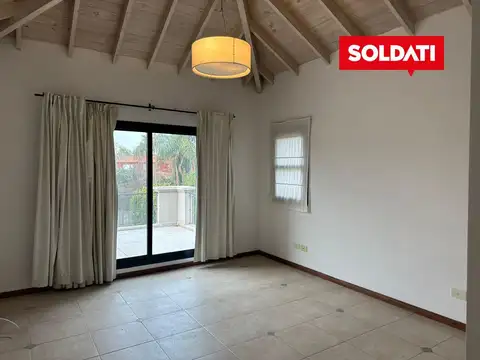 Casa 5 ambientes con 4 baños