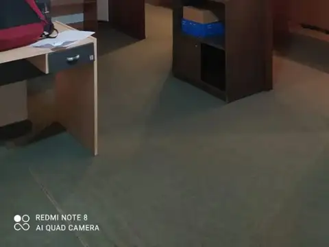 Oficina Con Baño Propio Y Expensas Bajisimas.