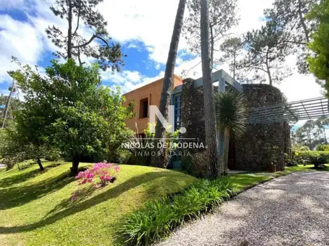 Casa 6 ambientes con 4 baños