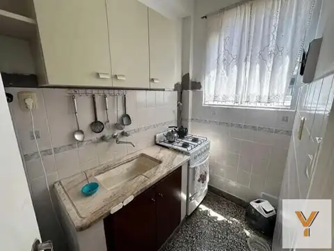 Sarmiento e/ Azcuenaga y Pasteur