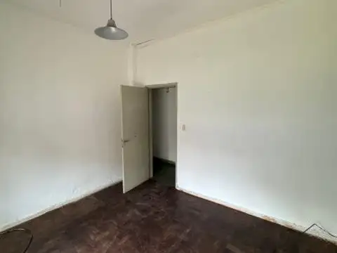 Casa 5 ambientes con 1 baño