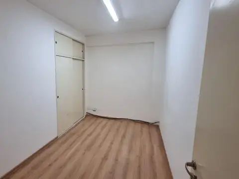 Oficina 4 ambientes con 1 baño