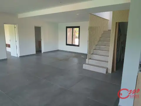 Casa 5 ambientes con 4 baños