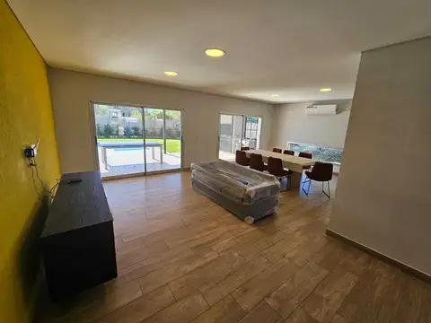 Casa 5 ambientes con 3 baños