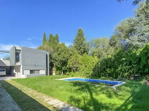 Rivadavia al 800 - Casa de 3 dormitorios con pileta