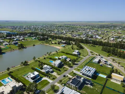 Terreno en la mejor ubicación de Puerto Roldan con frente Sur