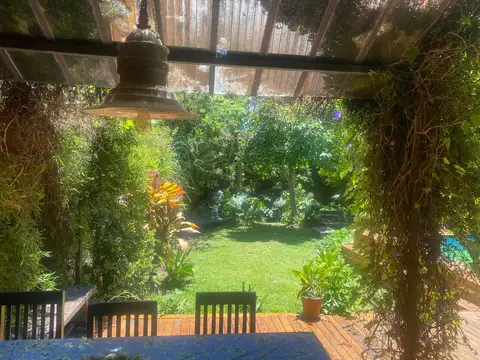 Casa muy alegre, rustica  y pintoresca, con lindo jardin, cerca del río!