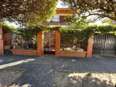 CASA EN VENTA - Parque Leloir