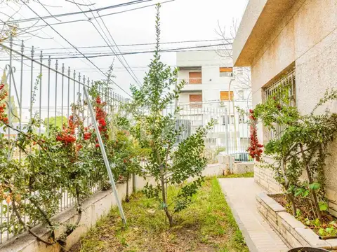 Casa 9 ambientes con 3 baños