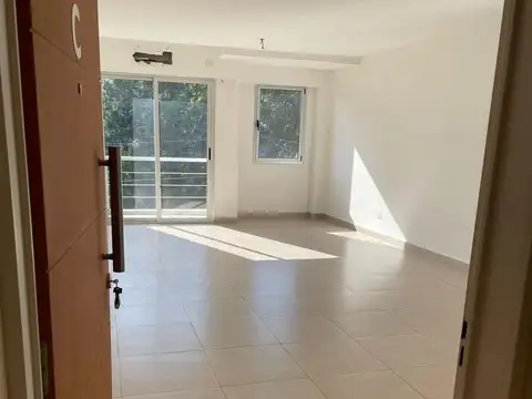 Oficina en Alquiler con 1 cochera