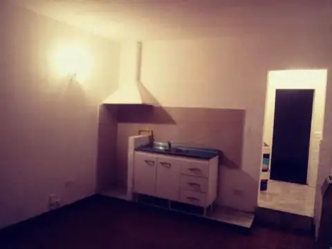 Casa y monoambiente en venta en Merlo