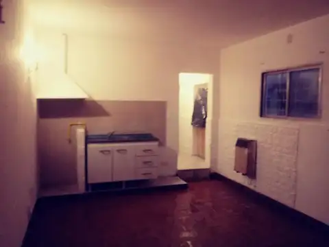 Casa y monoambiente en venta en Merlo