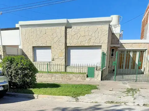 Casa 2 Dormitorios en venta Berisso con Quincho