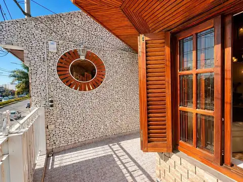 Depto Tipo Casa 6 ambientes con 2 baños