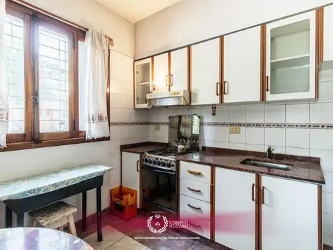 Casa 4 ambientes con 2 baños