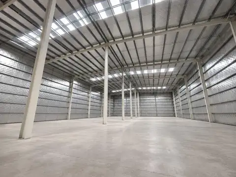Galpón en alquiler de 2270m2 ubicado en La Reja