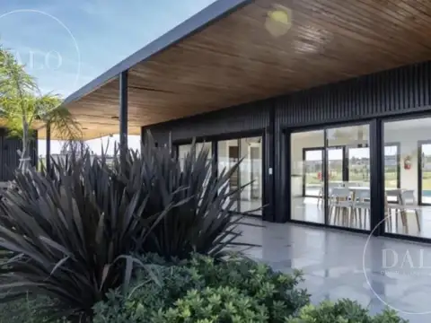 Casa en Venta 4 ambientes en Barrio santa Isabel II