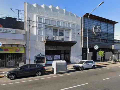 ALQUILER DE LOCAL COMERCIAL DE 1.053 M2 APTO TODO DESTINO EN FLORES
