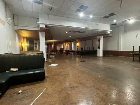 ALQUILER DE LOCAL COMERCIAL DE 1.053 M2 APTO TODO DESTINO EN FLORES
