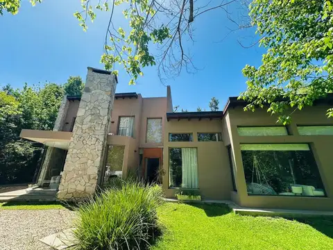 San Jacinto. Excepcional casa de diseño s/lote de 900m2