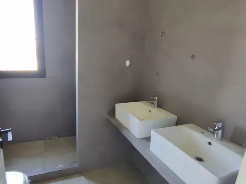 Casa 4 ambientes con 3 baños