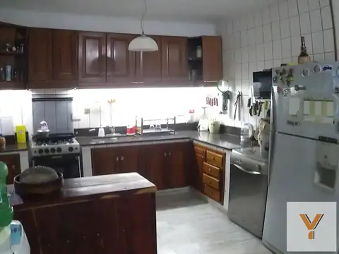 Casa 7 ambientes con 4 baños
