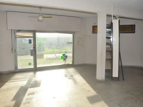 Local en Alquiler en City Bell, $ 700.000