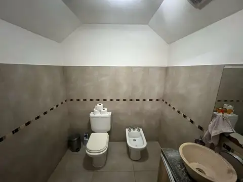 Casa 5 ambientes con 2 baños